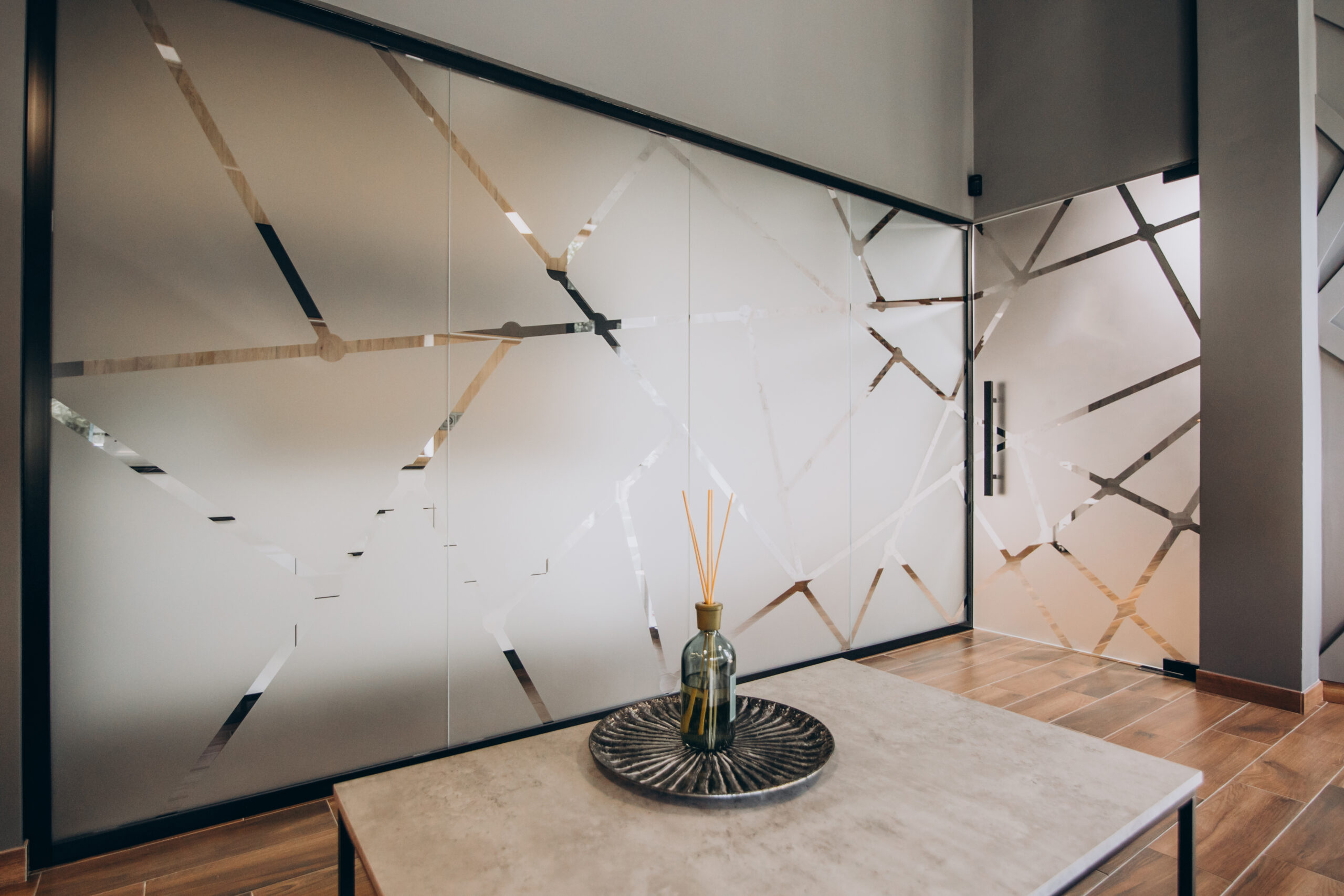 Empty flat interrior with elements of decoration